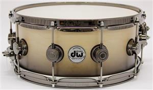 Caixa DW Collectors Maple Satin Specialty Ebony Natural Black