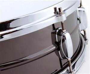 Caixa Tama Signature João Barone JBR1455 Black Nickel Steel 14x5,5